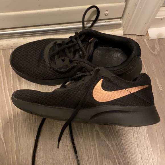 Nike Tanjun Sneakers - Picture 2 of 5